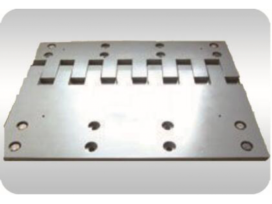 Combing plate expansion joints